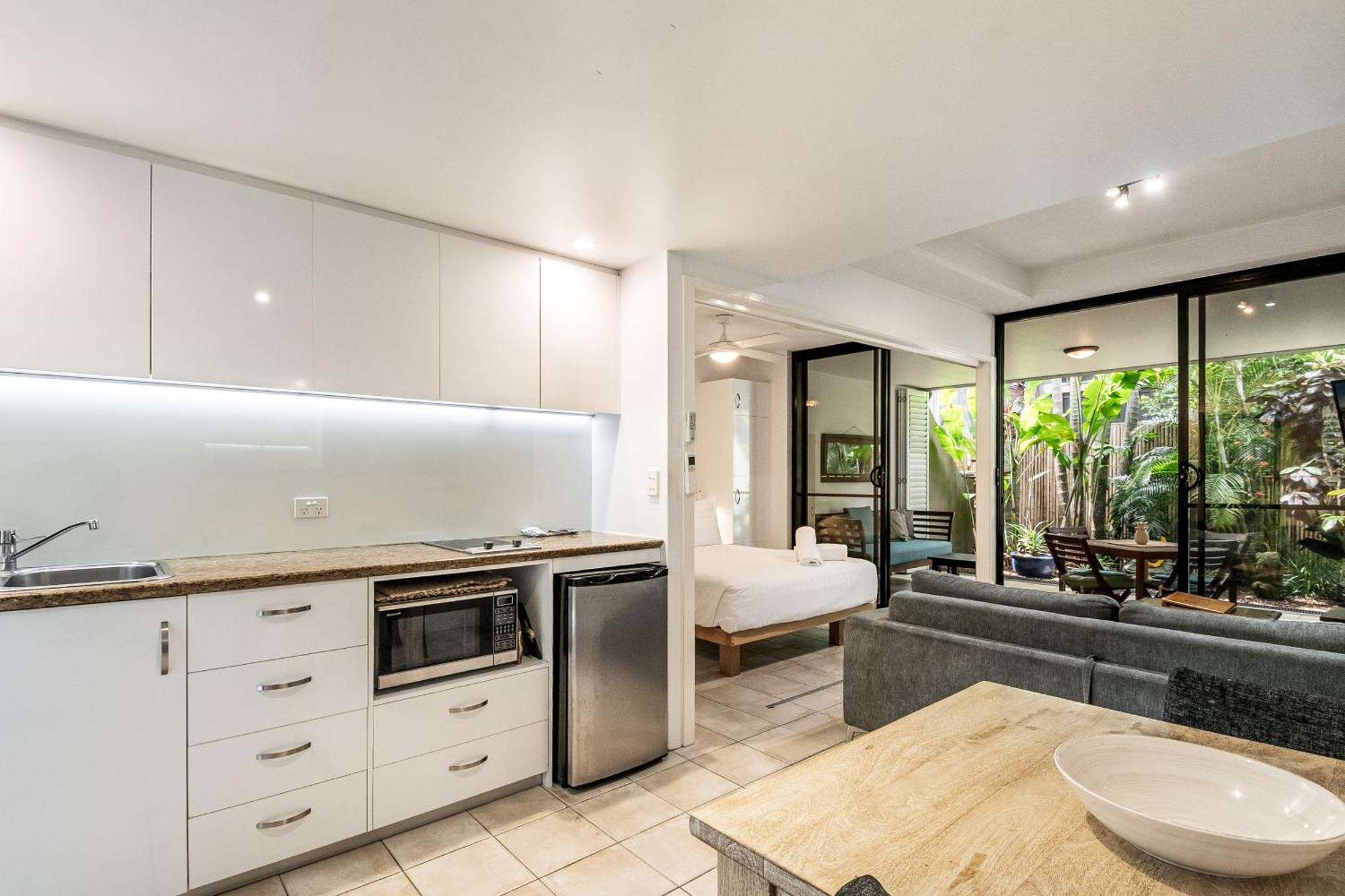 Julians Apartments Byron Bay Exterior photo