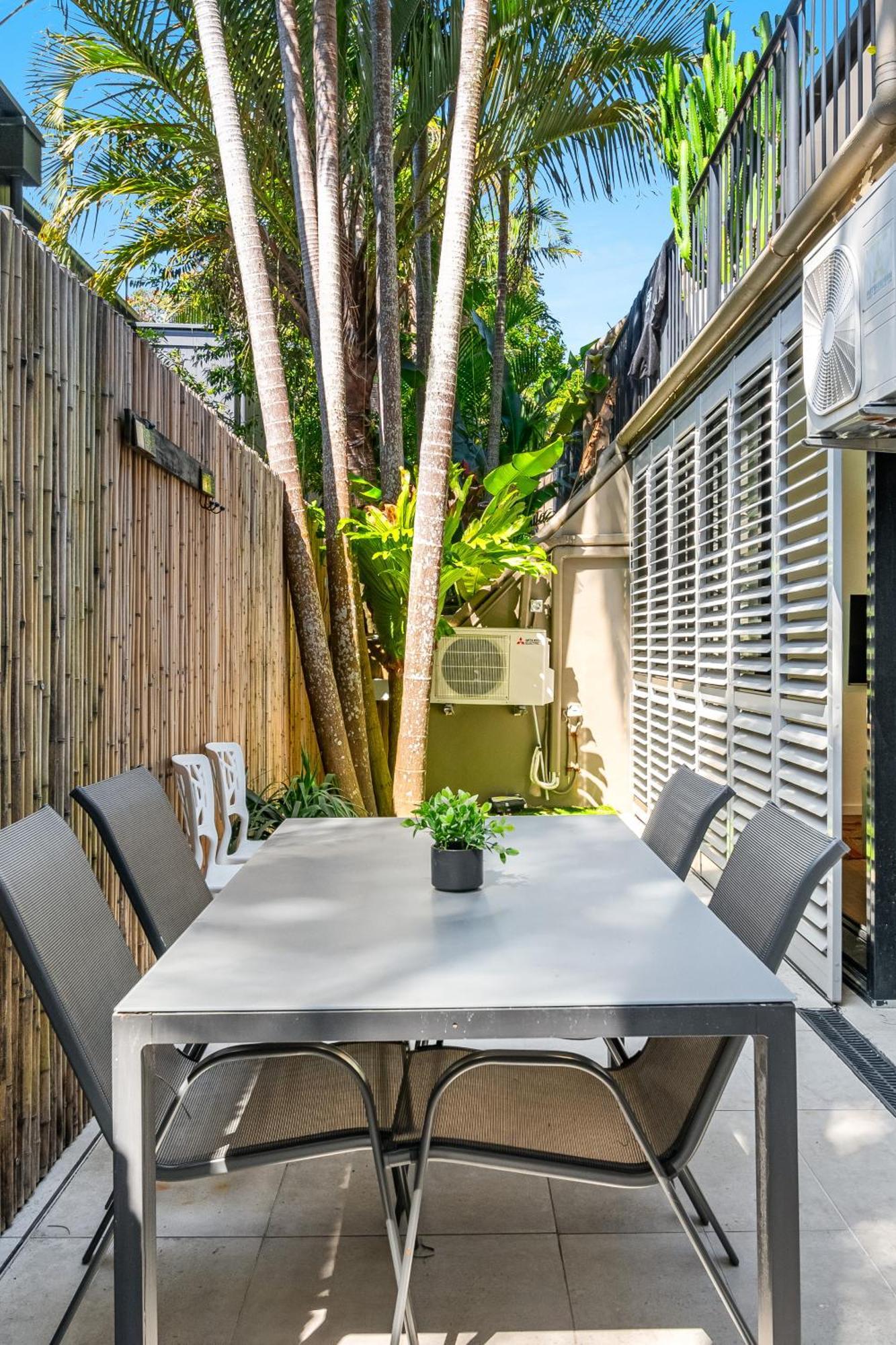 Julians Apartments Byron Bay Exterior photo